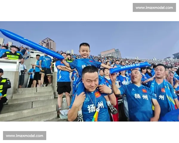 观众呐喊声中点燃比赛激情与赛场热血瞬间